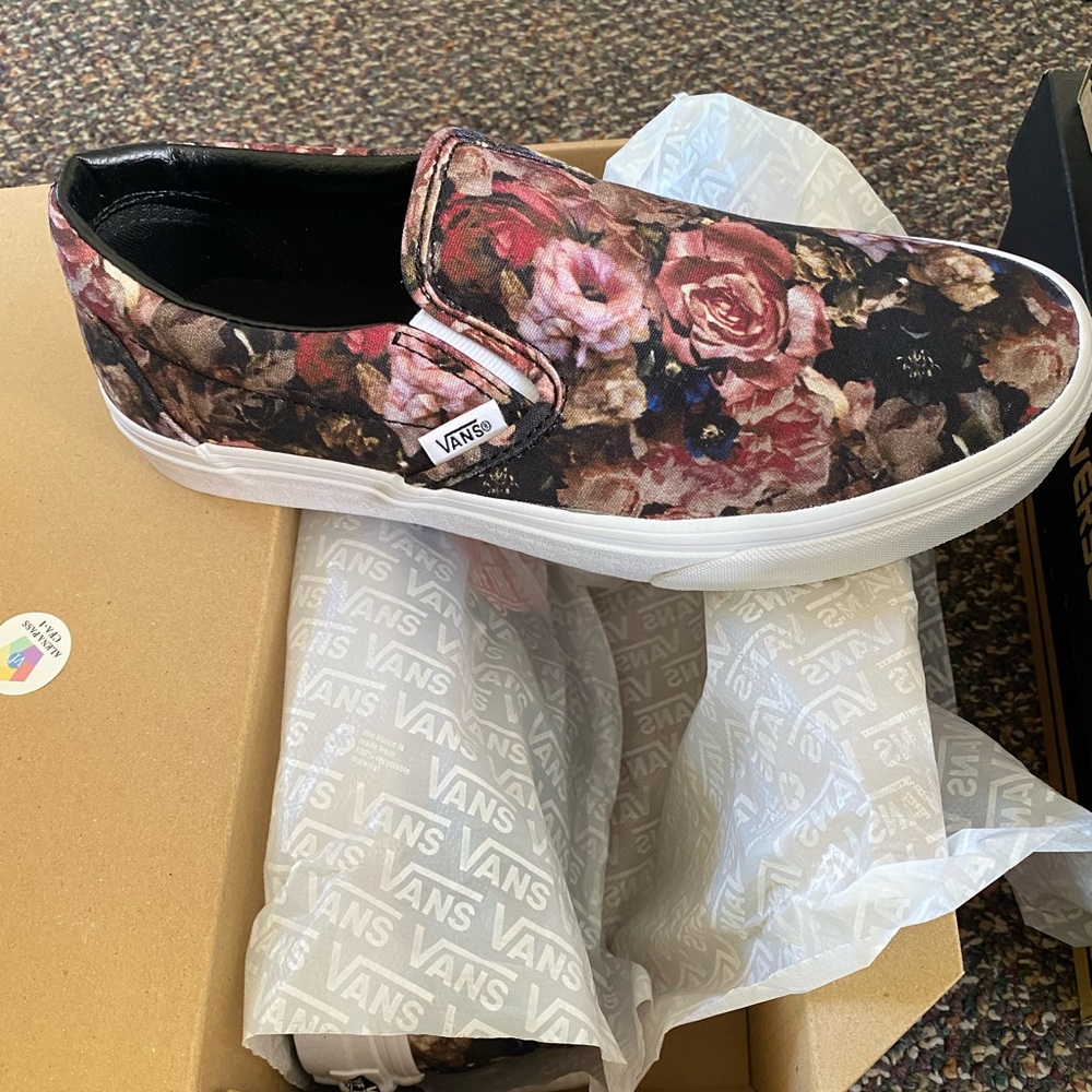 Vans floral slip on women’s size 9 brand new